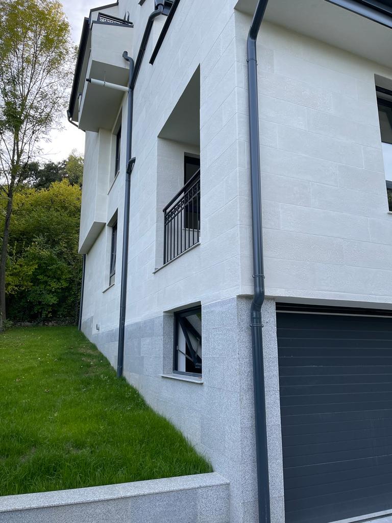 Germania - fațada unei case private din plăci flexibile — 1