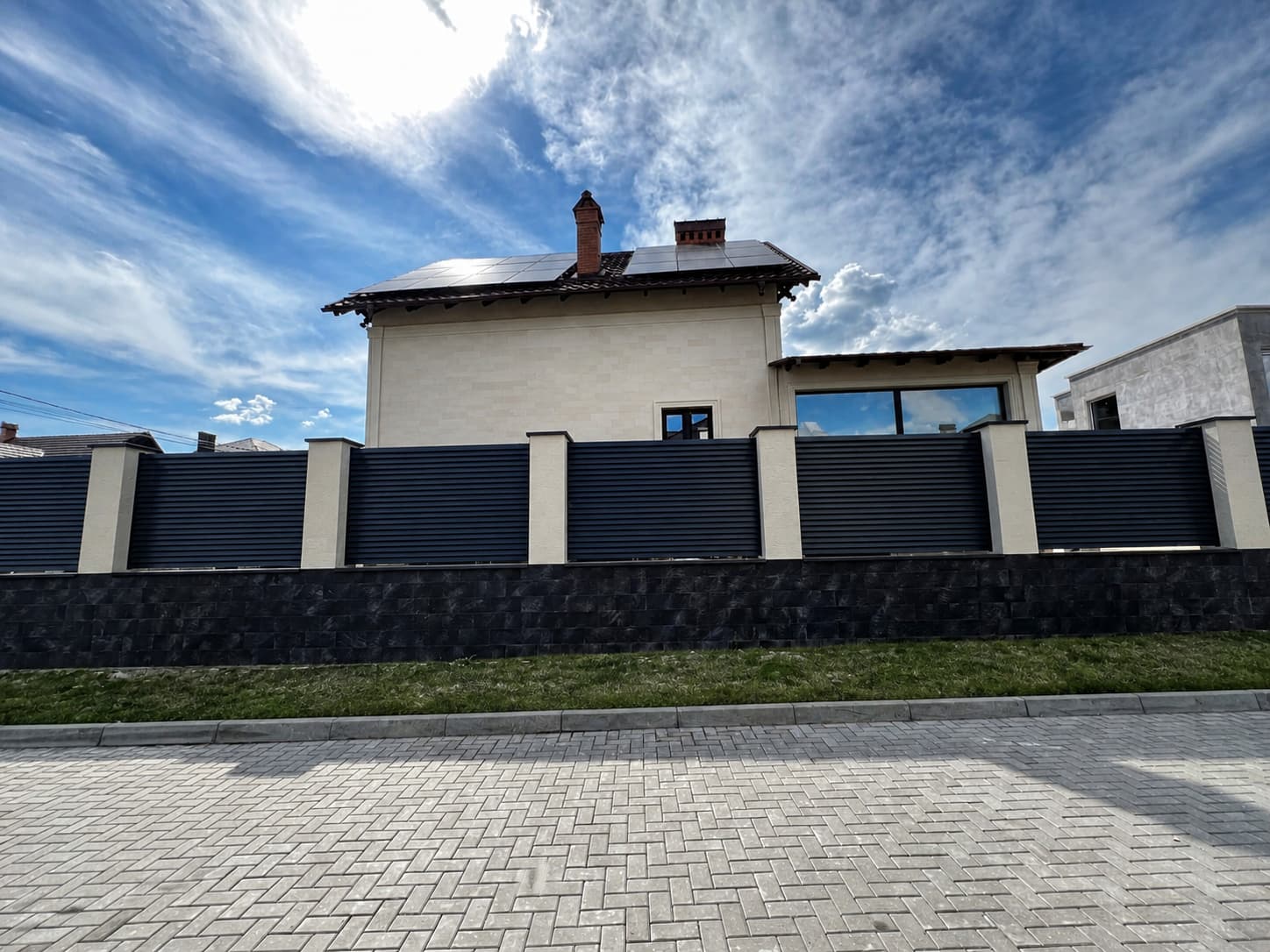 Ialoveni - fațada unui conac din faianță flexibilă — 10