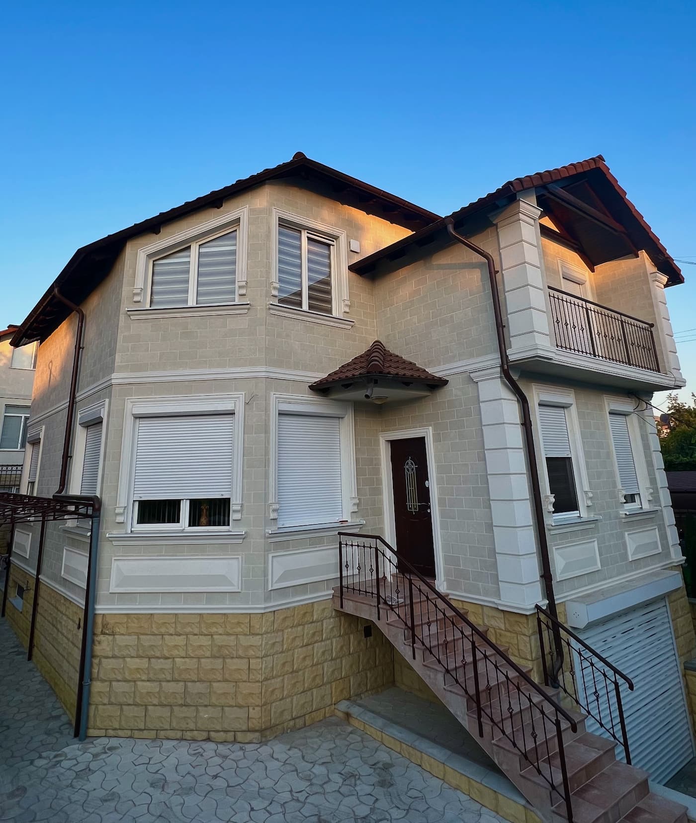 Casa particulară in Basarabeasca fațada din piatră flexibilă — 1