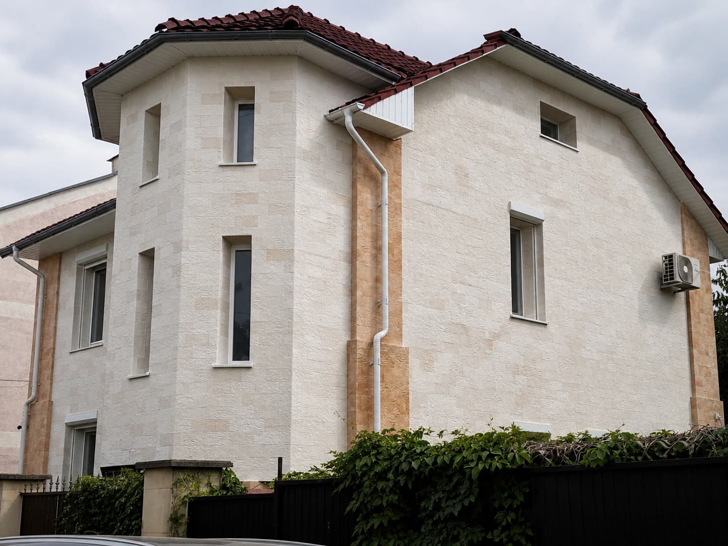Piatră flexibilă – casă privată in Vatra