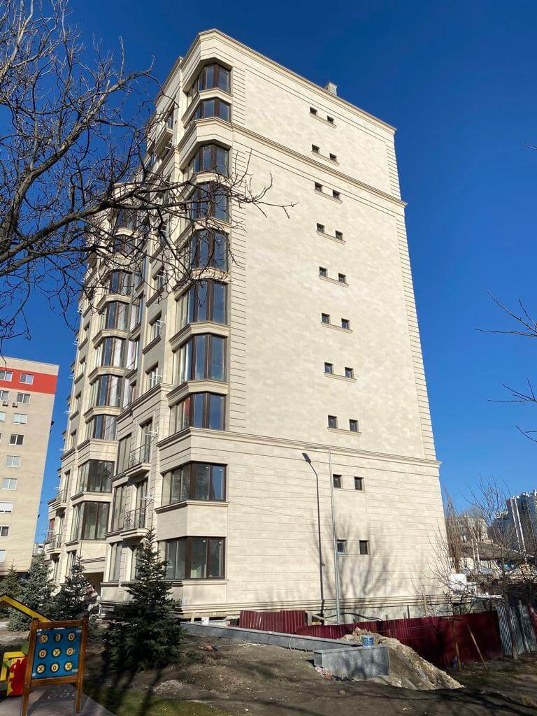 Placi flexibile Pletaflex - clădire cu mai multe etaje în Buyukani — 1