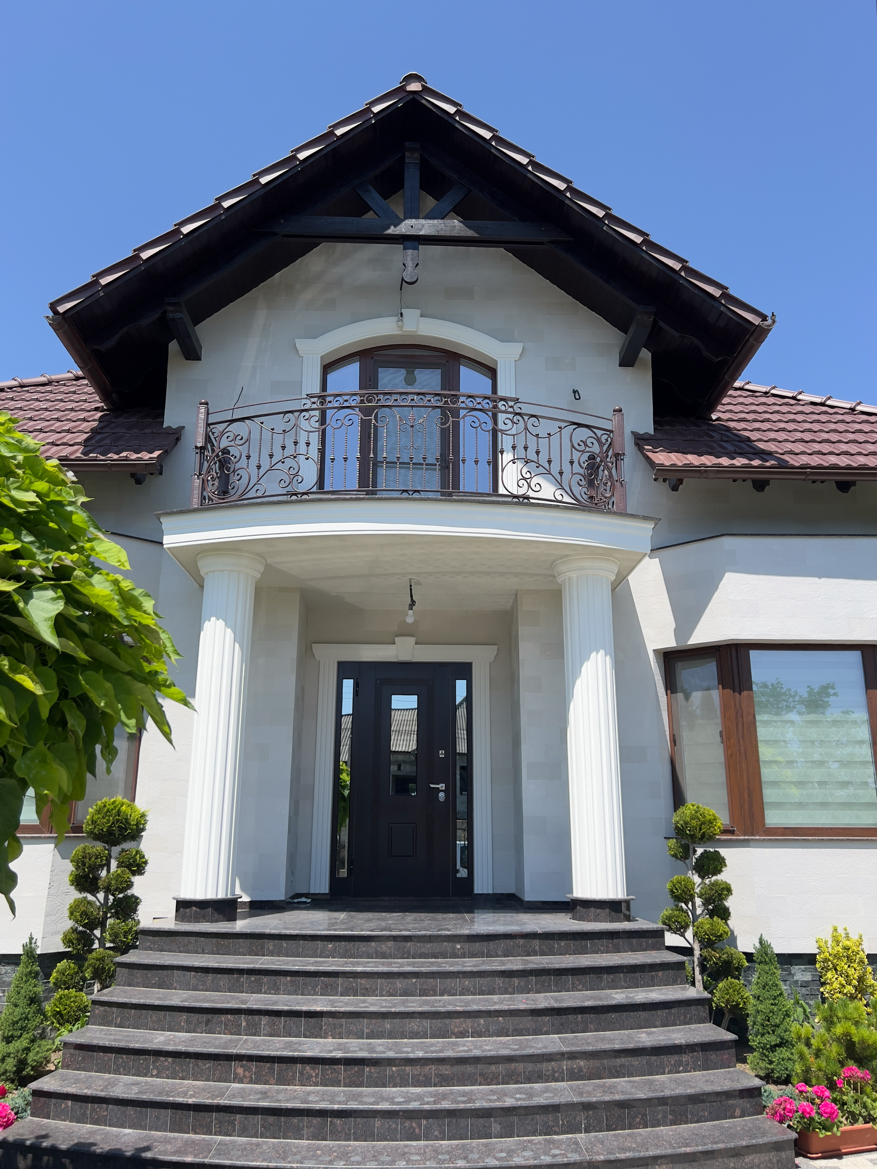 Piatră flexibilă — fațada extinsă a unui complex — 1