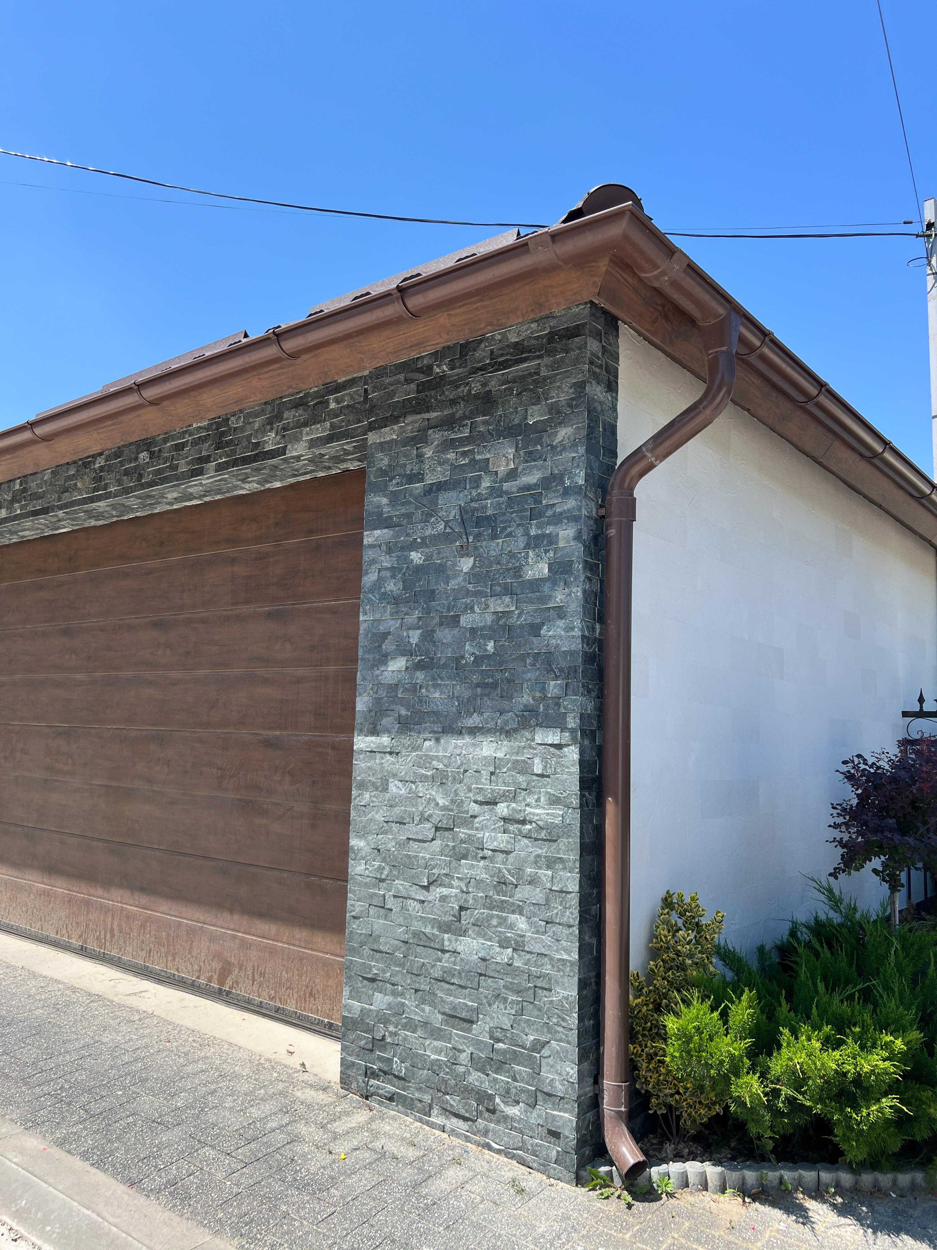 Piatră flexibilă — fațada extinsă a unui complex — 14