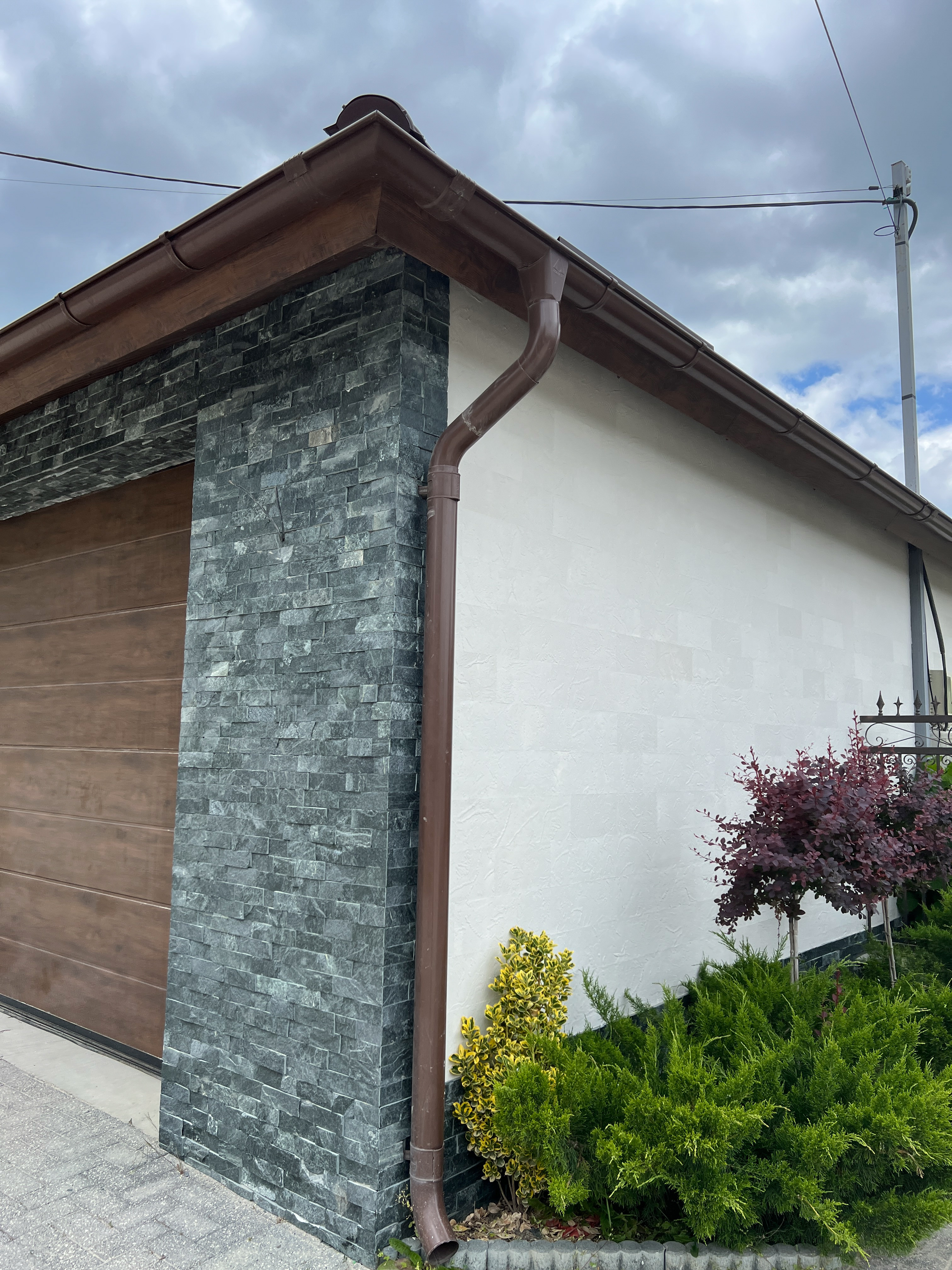 Piatră flexibilă — fațada extinsă a unui complex — 17