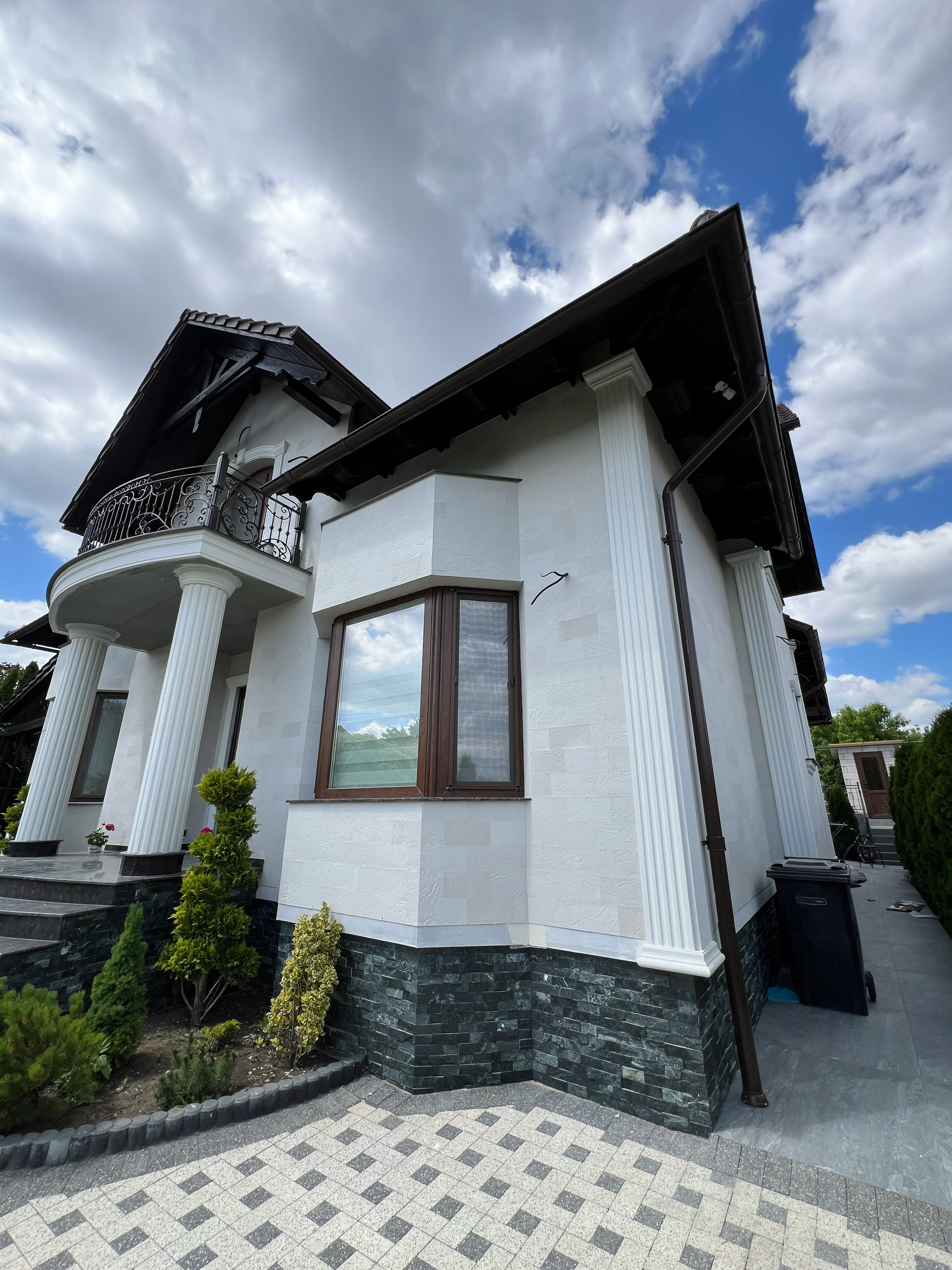 Piatră flexibilă — fațada extinsă a unui complex — 7