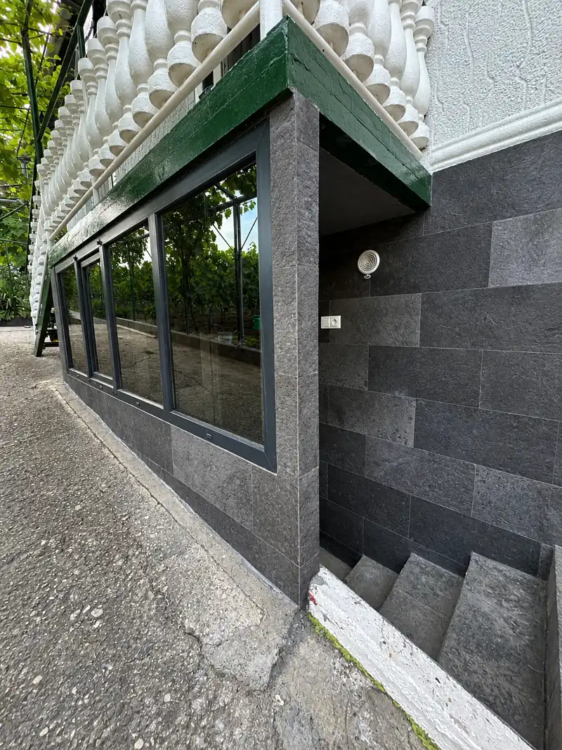 Piatră flexibilă - casa in Cimislia